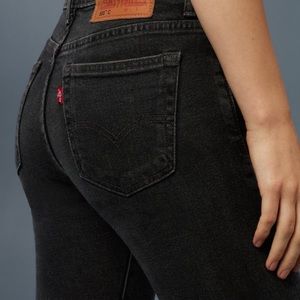 Make Me An Offer / 505c Levi’s Women DeeDee wash